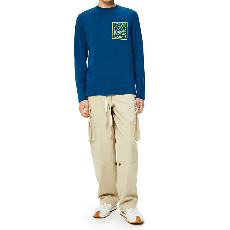商品Loewe|【预售3-7天】LOEWE/罗意威 22年秋冬新款 男士石油色纯棉Logo Anagram假口袋长袖T恤H526Y22X47-1200,价格¥3429,第5张图片详细描述