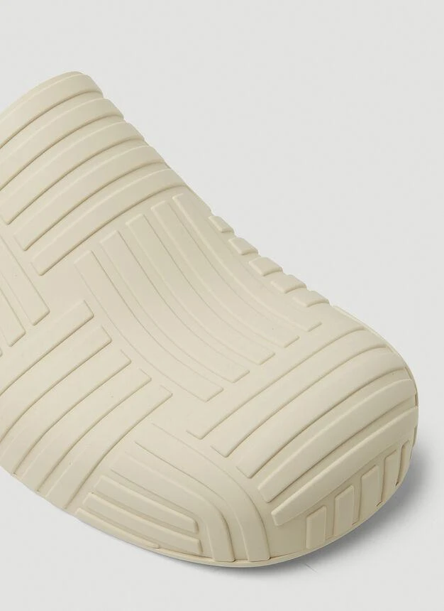 Intreccio Clogs in White 商品