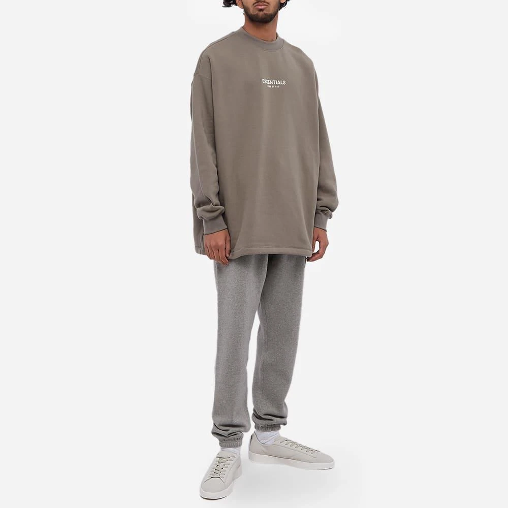 商品Essentials|Fear of God ESSENTIALS Logo Long Sleeve Fleece Sweat - Desert Taupe,价格¥396,第4张图片详细描述