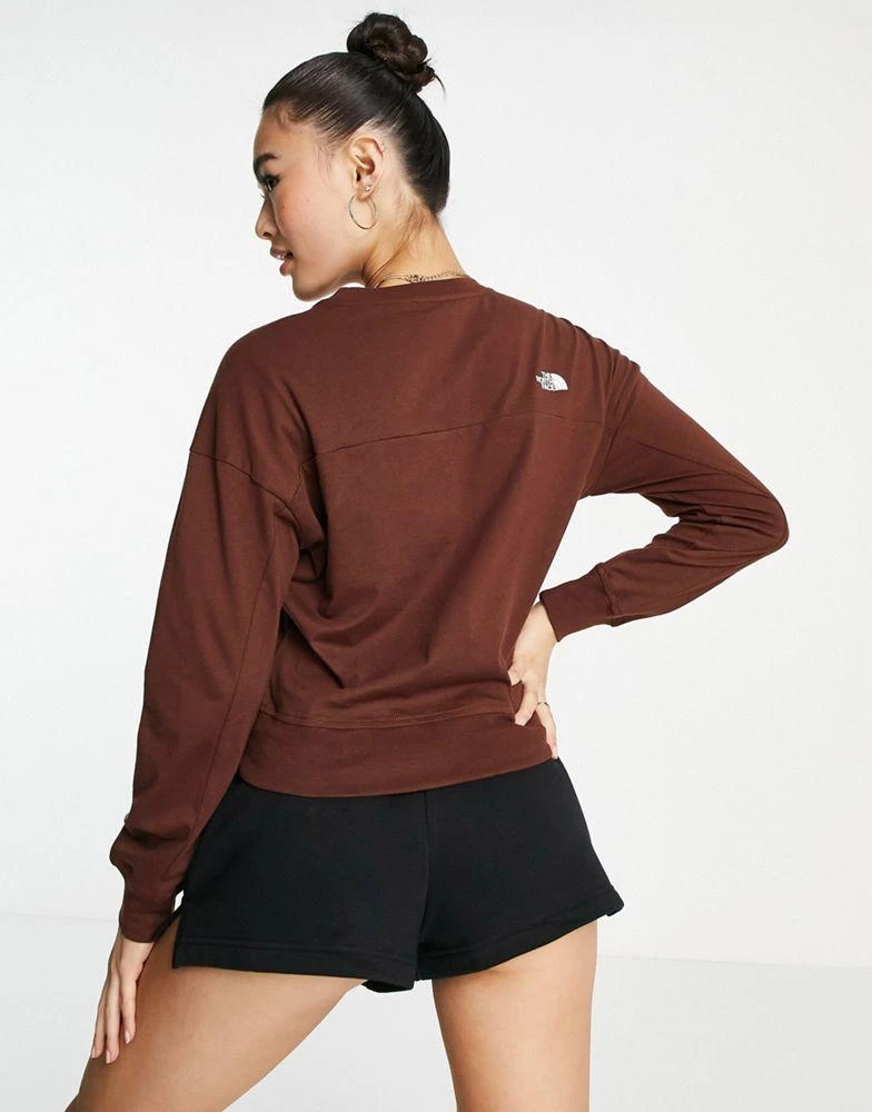 商品The North Face|The North Face Ensei long sleeve cropped heavyweight t-shirt in brown Exclusive at ASOS,价格¥218,第2张图片详细描述