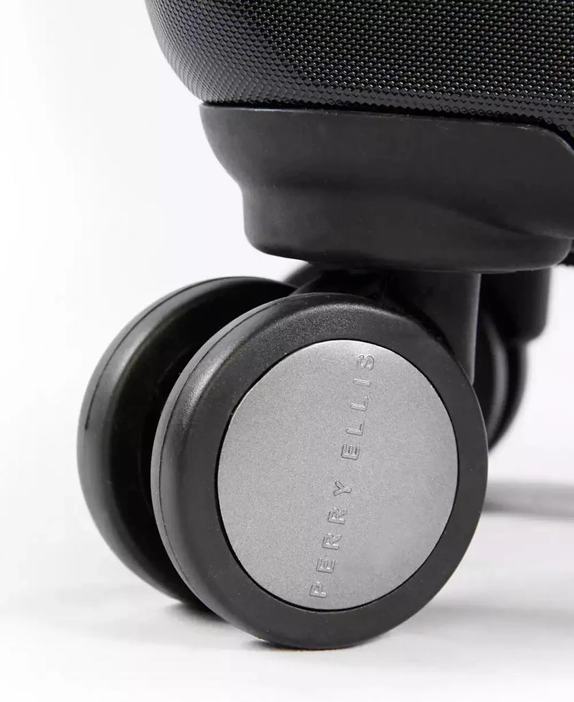 Tanner 21" Spinner Luggage 商品