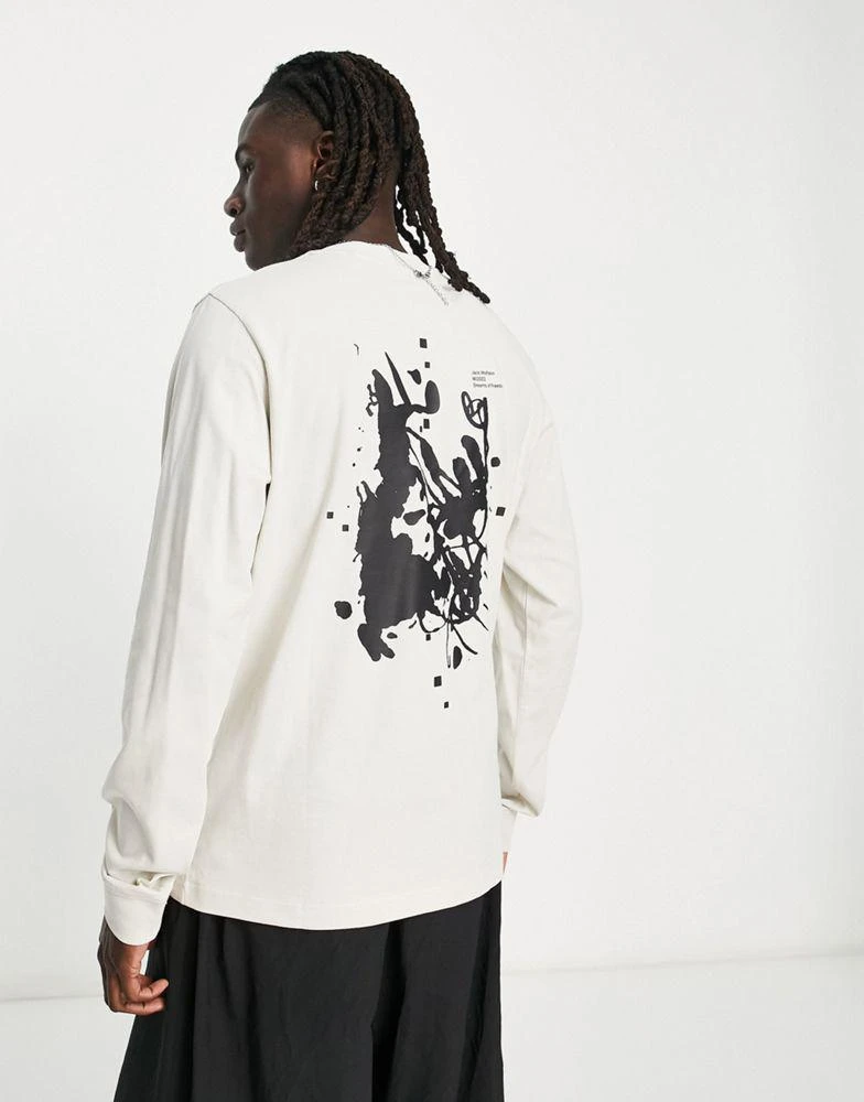 商品Jack Wolfskin|Jack Wolfskin Weinmeister long sleeve t-shirt with back print in off-white,价格¥245,第1张图片