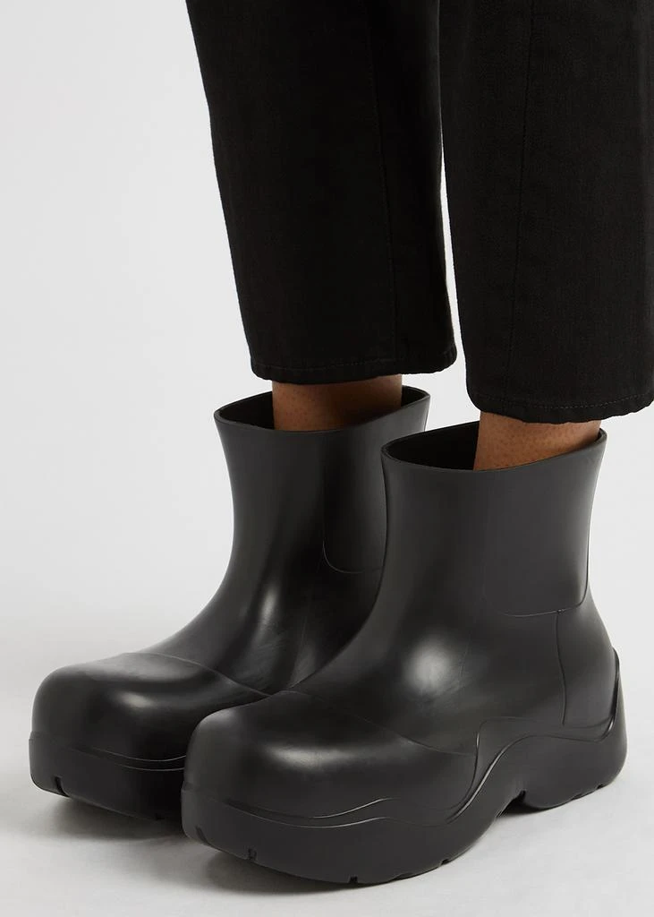 商品Bottega Veneta|Puddle black rubber ankle boots,价格¥2244,第5张图片详细描述