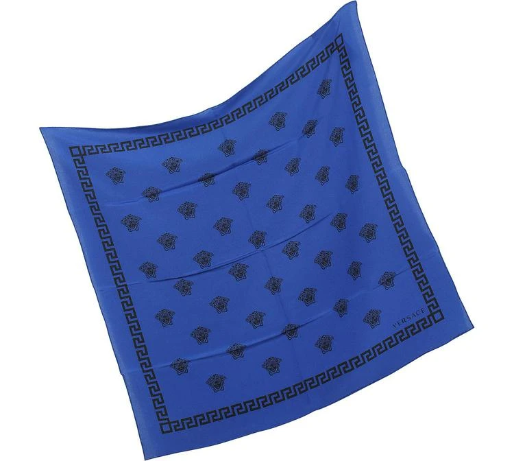 商品Versace|Versace 范思哲 蓝色和黑色希腊美杜莎印花丝绸方巾,价格¥1192,第2张图片详细描述