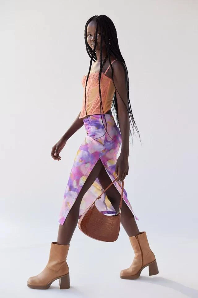 商品Urban Outfitters|UO Edy Satin Midi Skirt,价格¥150-¥150,第4张图片详细描述