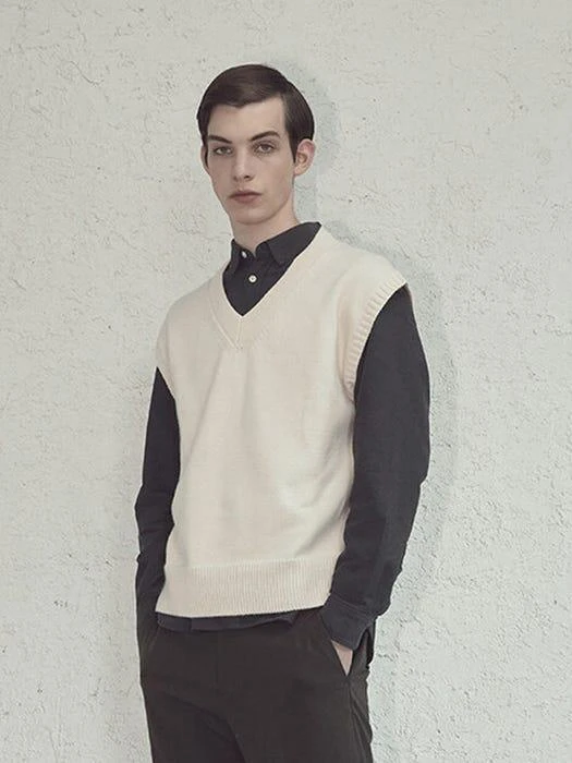 商品KNITLY|Oversized V-Neck Vest,价格¥590,第2张图片详细描述