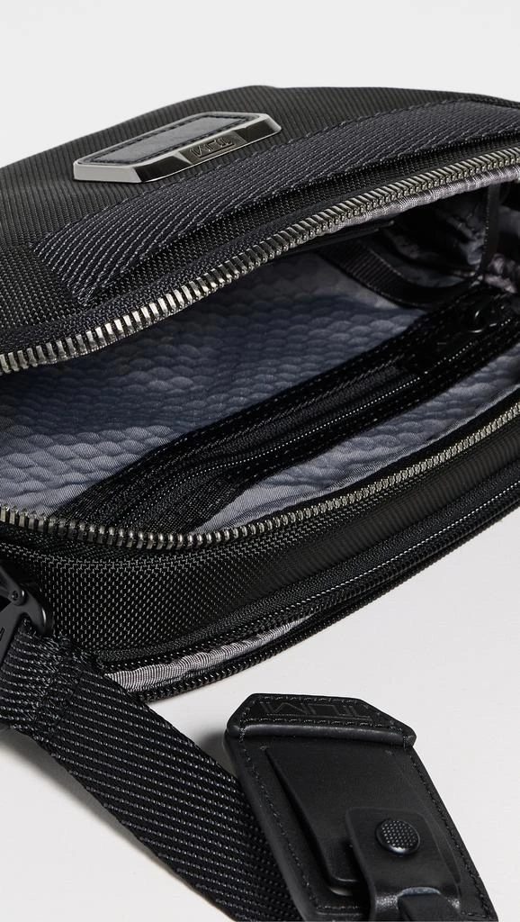 商品Tumi|Mayport Clutch Crossbody Bag,价格¥1315,第5张图片详细描述