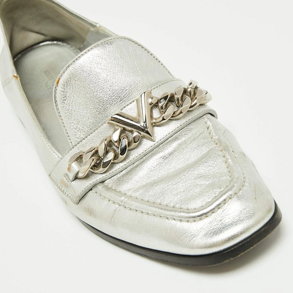 Louis Vuitton Silver Leather V Chain Embellished Loafers Size 38.5 商品