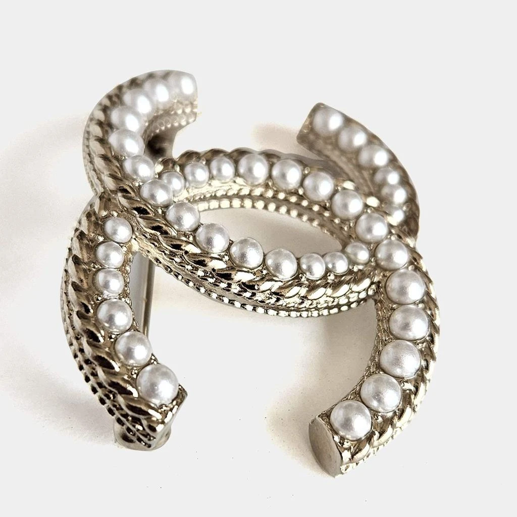 商品[二手商品] Chanel|Chanel Gold Tone Faux Pearl CC Pin Brooch,价格¥7603,第2张图片详细描述