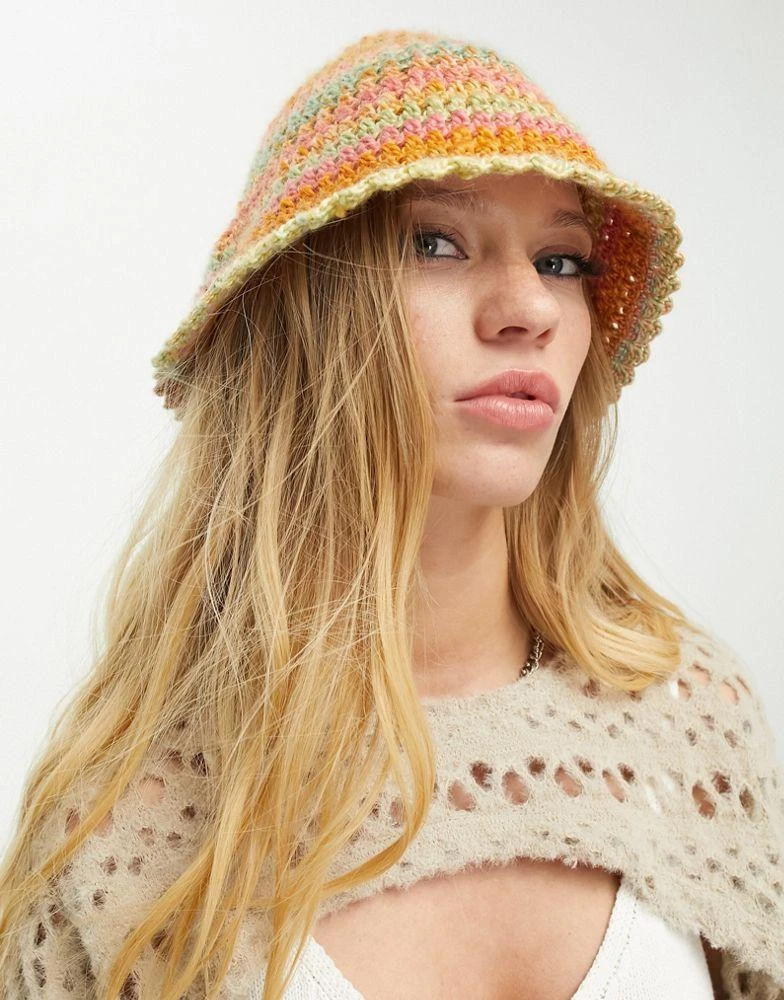 商品Reclaimed Vintage|Reclaimed Vintage knitted bonnet hat in multi,价格¥96,第4张图片详细描述