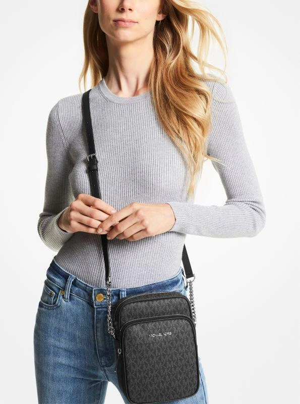 Jet Set Travel Medium Logo Crossbody Bag 商品