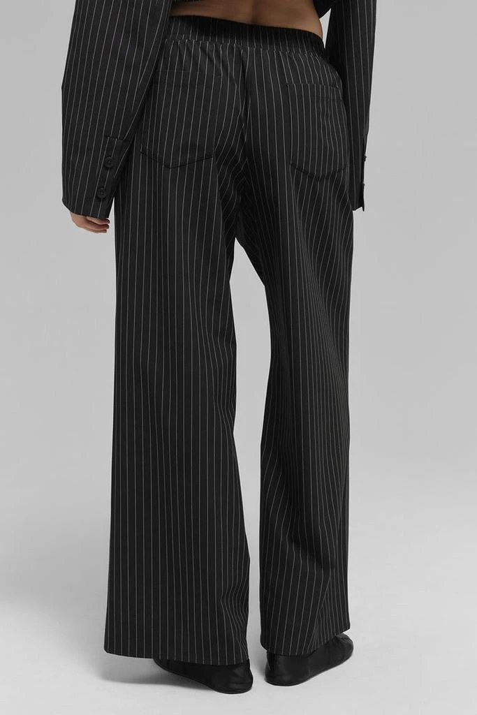 商品Alo|Pinstripe Daylight Boxer Pant (Regular) - Lunar Grey/White,价格¥1125,第3张图片详细描述