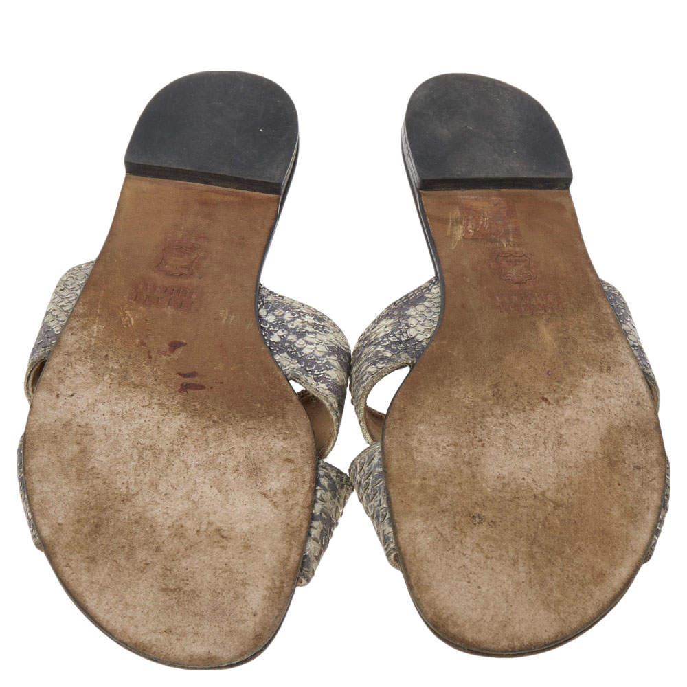Stuart Weitzman Grey Snakeskin Embossed Leather Slide Sandals Size 36商品第6张图片规格展示