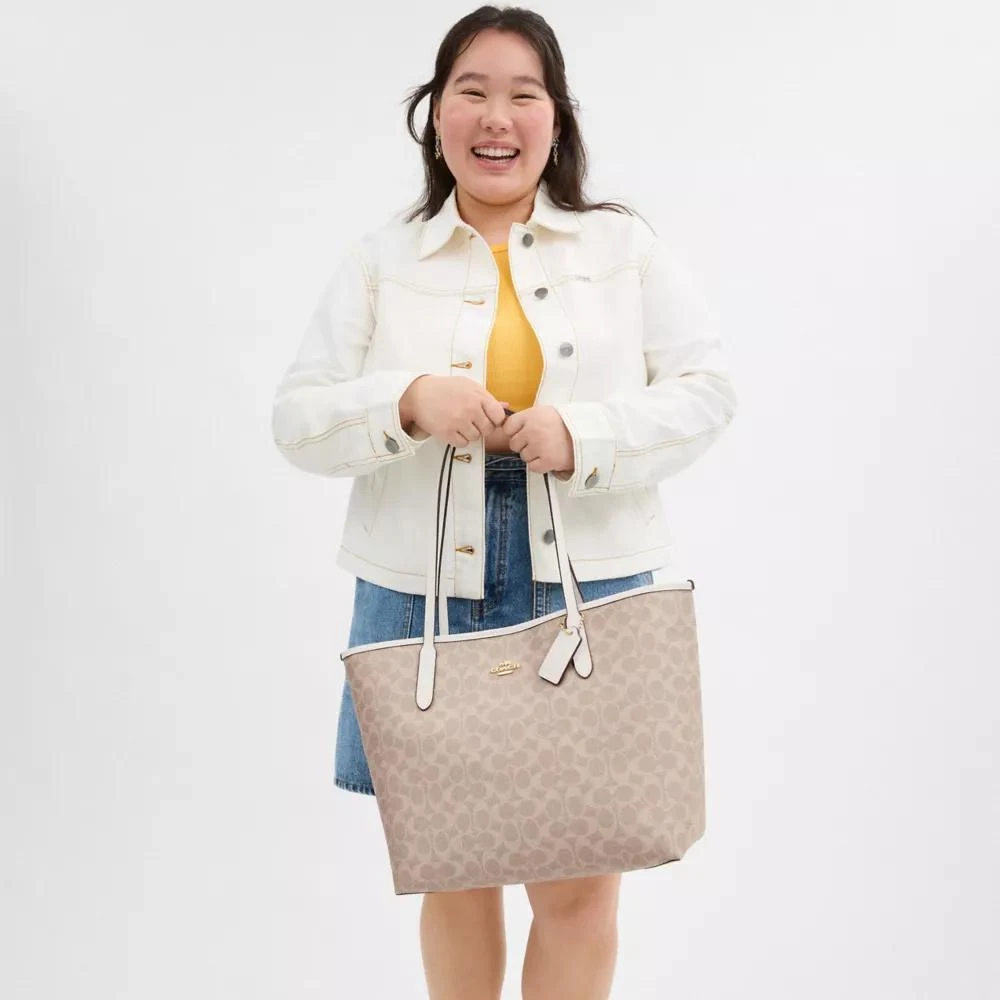商品Coach|女式 City 标志性帆布手提包,价格¥1386,第2张图片详细描述