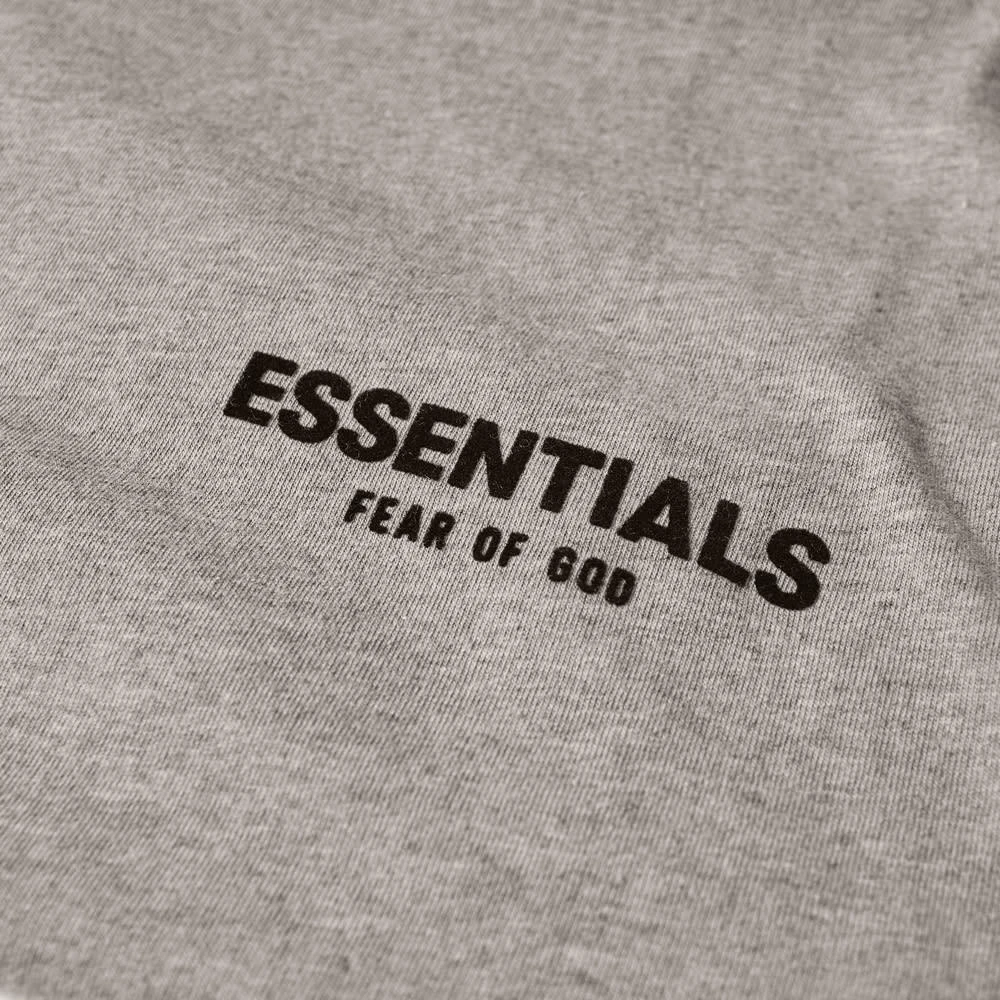 商品Essentials|FEAR OF GOD ESSENTIALS Logo Long Sleeve T-Shirt - Dark Oatmeal,价格¥413,第3张图片详细描述