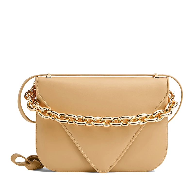 【包税】Bottega Veneta/葆蝶家 21新款MOUNT系列 女士杏仁色光滑��小牛皮金色链条装饰翻盖斜挎单肩信封包667398V12J02700 商品