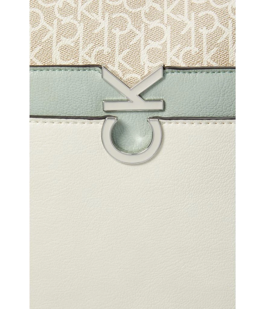 商品Calvin Klein|Lillian Signature Backpack,价格¥554,第4张图片详细描述