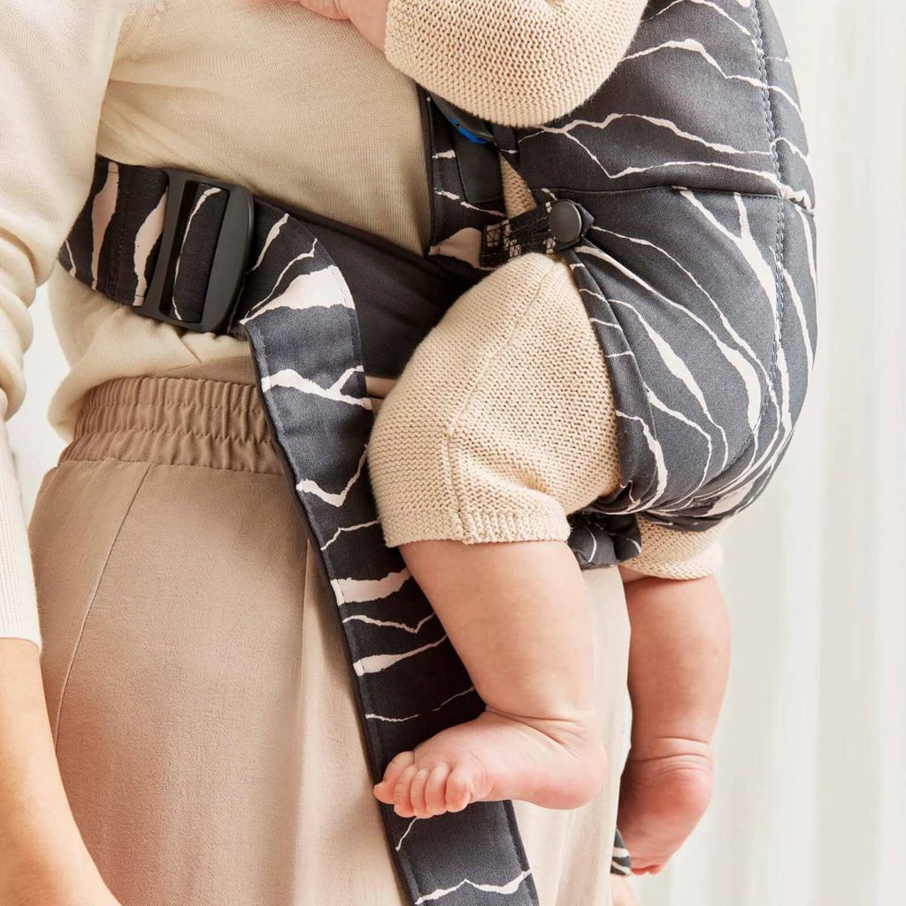 商品BabyBjörn|BABYBJÖRN Mini Baby Carrier - Anthracite/Landscape,价格¥716,第4张图片详细描述