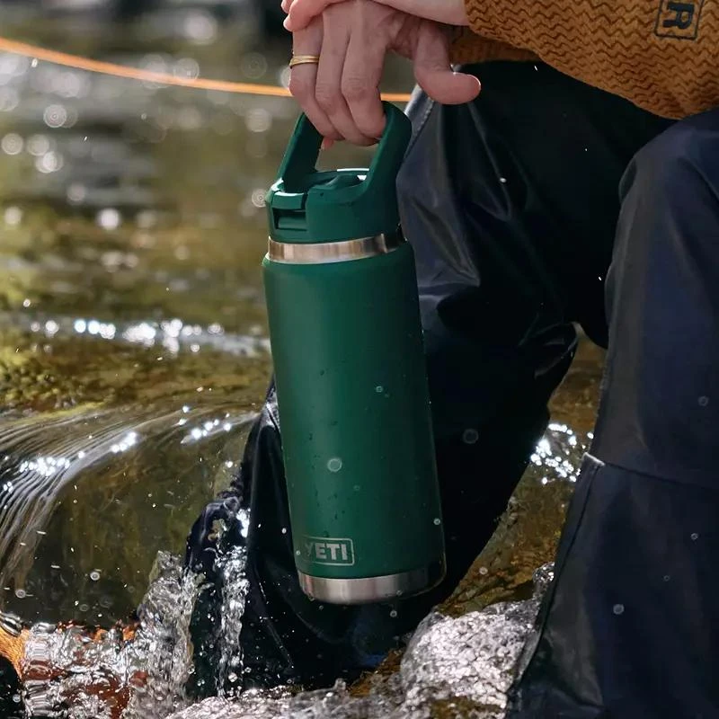 YETI 26 oz. Rambler Bottle with Color-Matched Straw Cap 商品