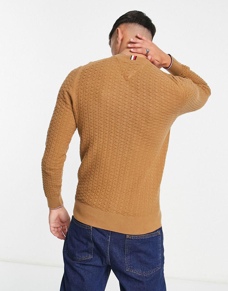 商品Tommy Hilfiger|Tommy Hilfiger flag logo exaggerated structure knit jumper in khaki tan,价格¥1047,第4张图片详细描述