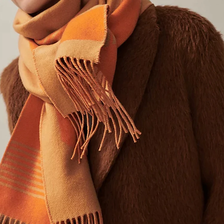 商品[国内直发] Hermes|爱马仕 马鞍带图案提花编 绒线围巾 女款 橙色,价格¥5282,第3张图片详细描述