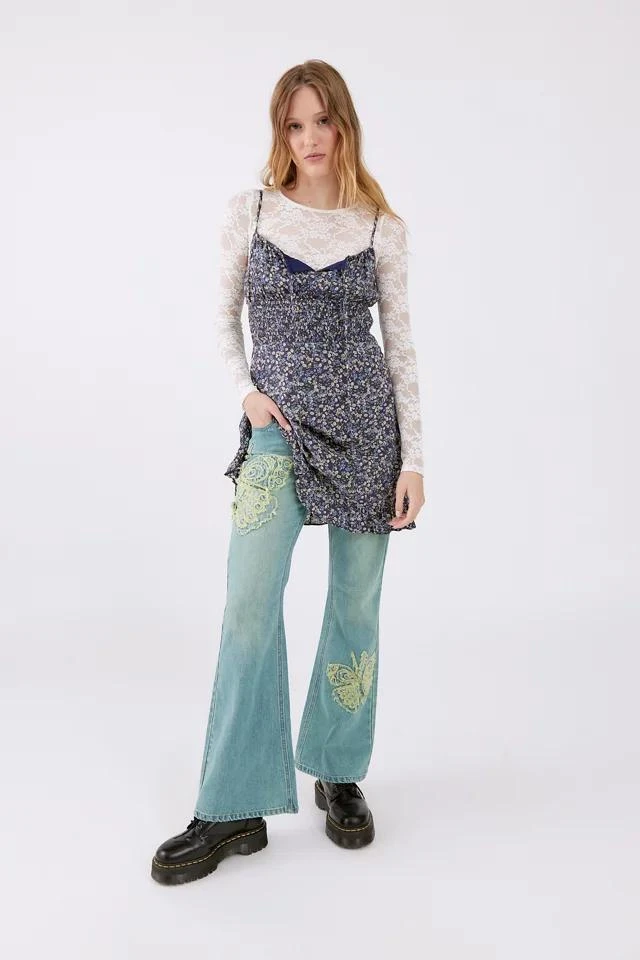 商品Urban Outfitters|BDG Low-Rise Flare Jean - Butterfly Applique,价格¥225,第3张图片详细描述