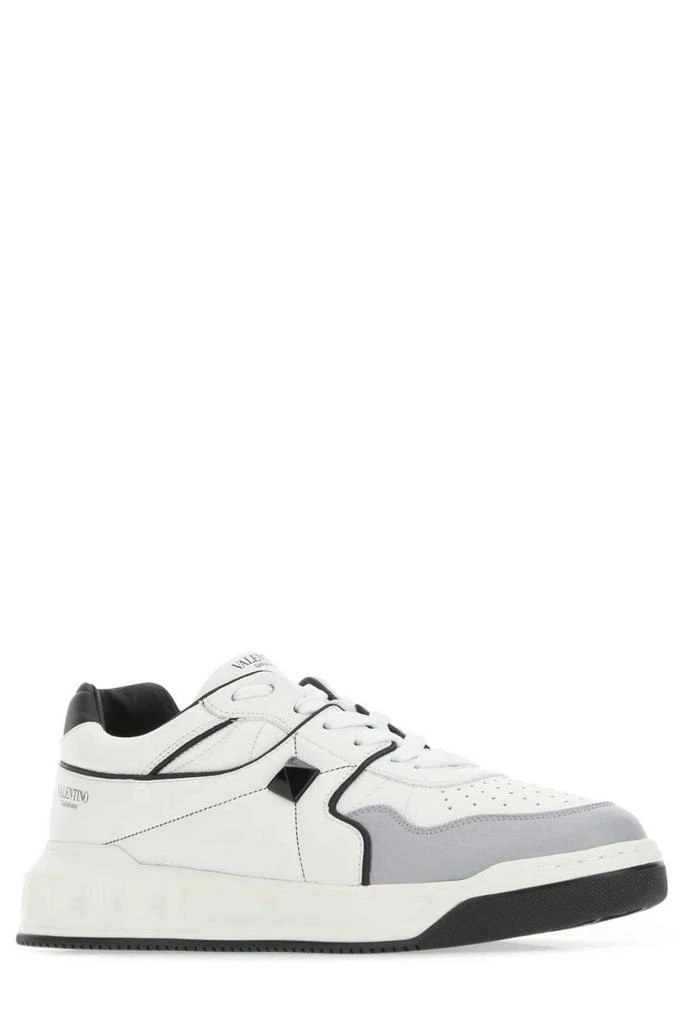 商品Valentino|Valentino Garavani One Stud Panelled Sneakers,价格¥3106,第2张图片详细描述