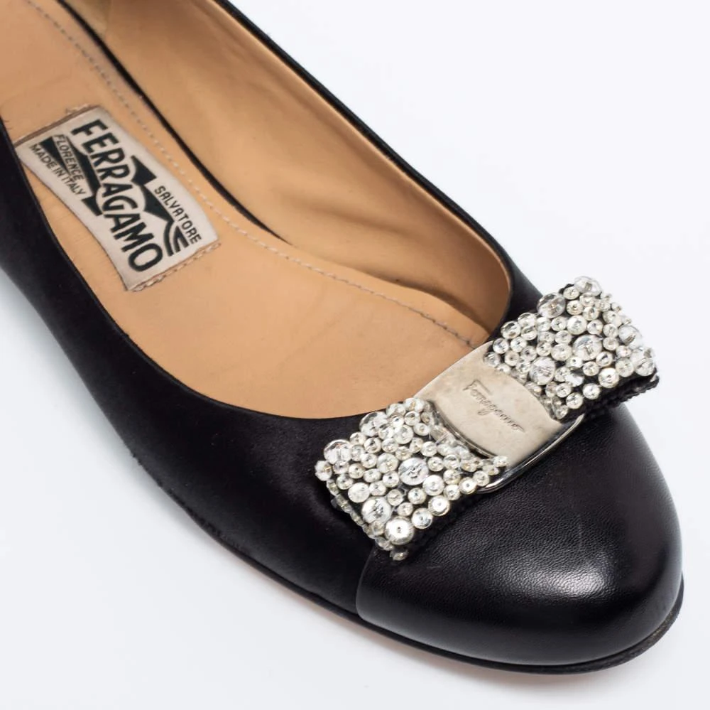 Salvatore Ferragamo Black Leather And Satin Crystal Embellished Bow Ballet Flats Size 38 商品