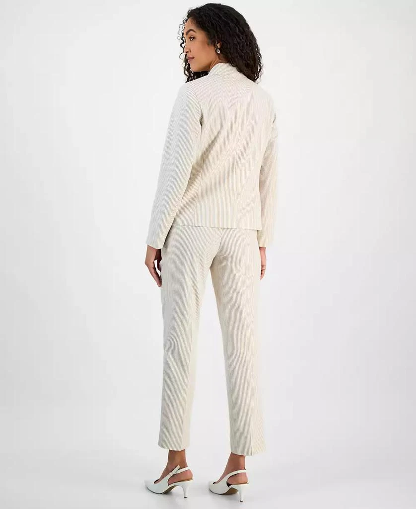商品Le Suit|Women's Seersucker Two-Button Notch-Collar & Mid-Rise Slim Pants Set, Regular & Petite,价格¥515,第4张图片详细描述