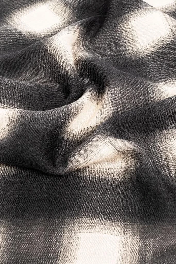 商品Givenchy|Givenchy 4G Checked Scarf,价格¥2060,第2张图片详细描述