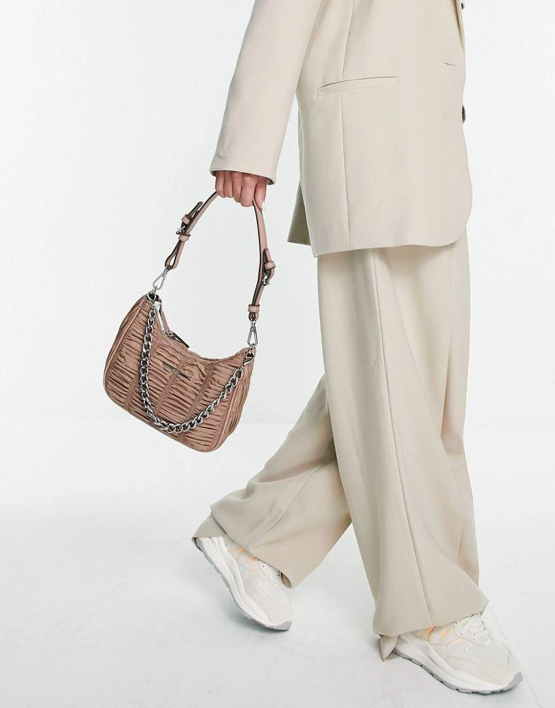 商品ALDO|ALDO Love Planet Acera shoulder bag with chain detail in blush,价格¥328,第2张图片详细描述