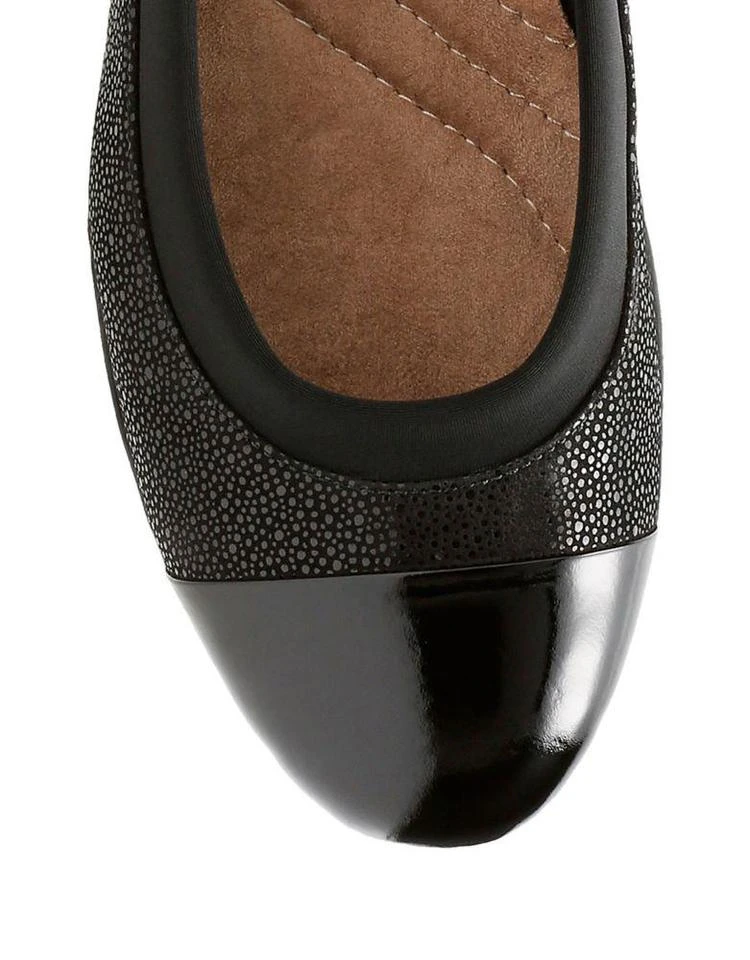 商品Clarks|Neenah Leather Cap-Toe Flats,价格¥526,第4张图片详细描述