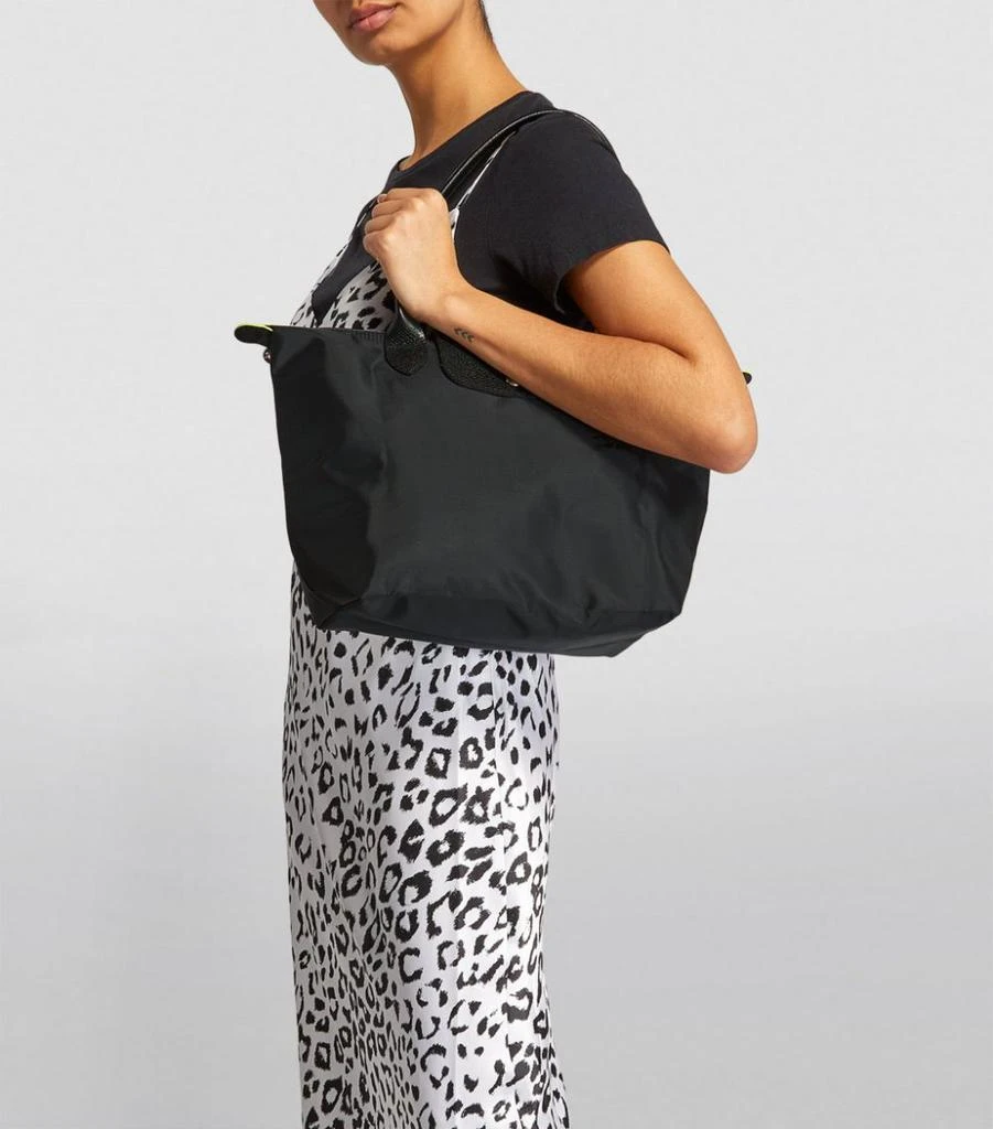 商品Longchamp|Medium Le Pliage Green Shoulder Bag,价格¥930,第5张图片详细描述