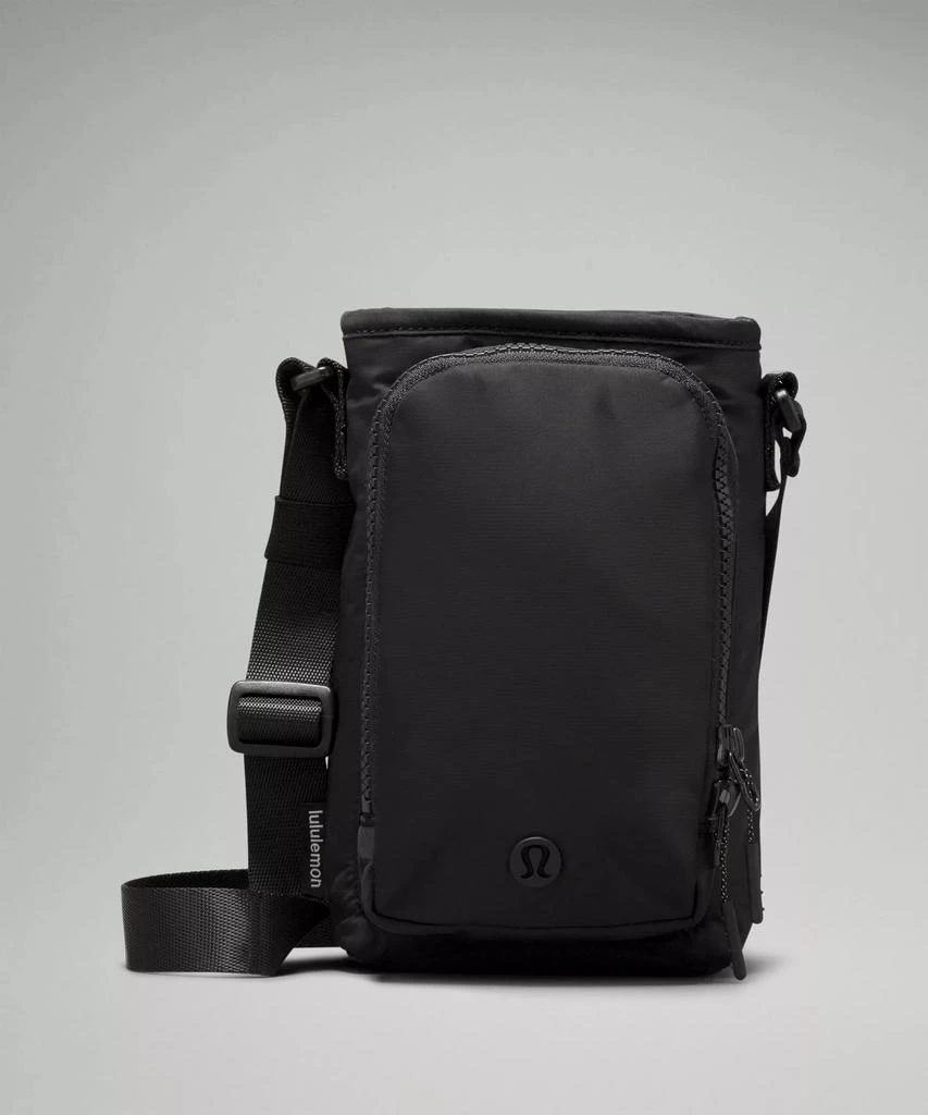 商品Lululemon|Water Bottle Crossbody with Front Pocket 2L,价格¥301,第1张图片