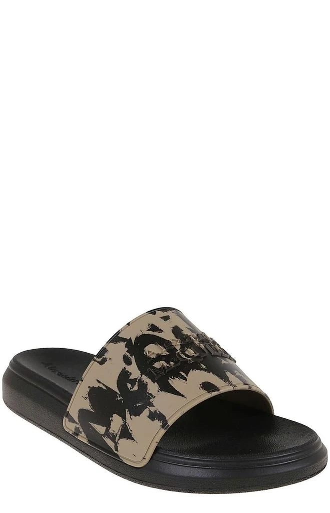 商品Alexander McQueen|Alexander McQueen Graffiti Printed Slip-On Slides,价格¥1953,第2张图片详细描述