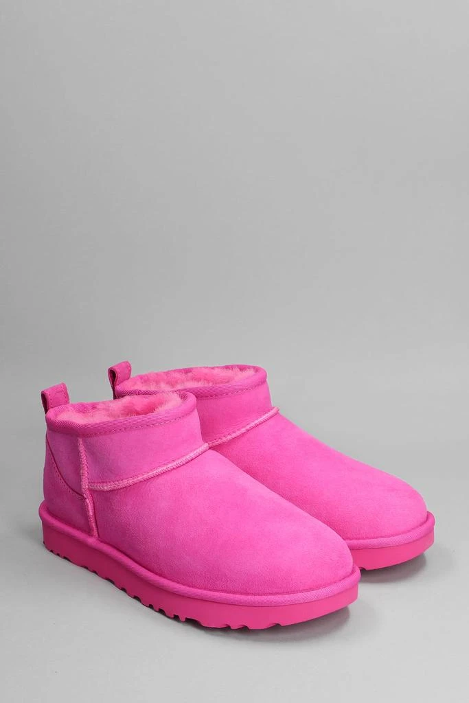 商品UGG|UGG Classic Ultra Mini Low Heels Ankle Boots In Fuxia Suede,价格¥1704,第2张图片详细描述