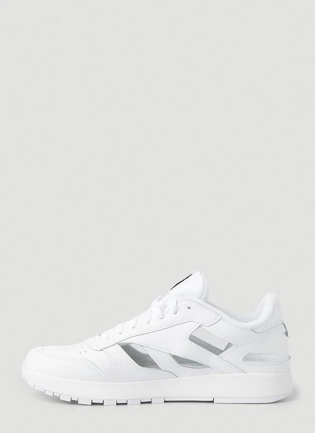 商品MAISON MARGIELA|Décortiqué Tabi Classic Sneakers in White,价格¥1399,第3张图片详细描述