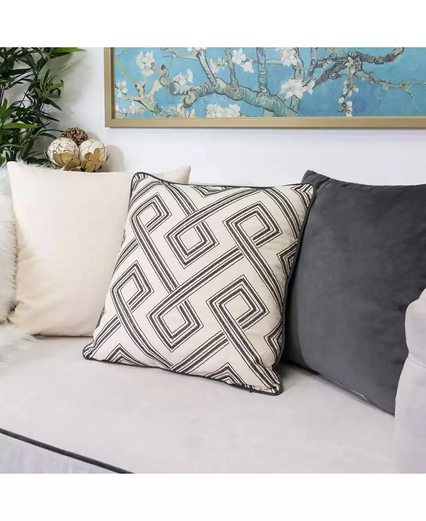 Camila Embroidery Square Decorative Throw Pillow 商品