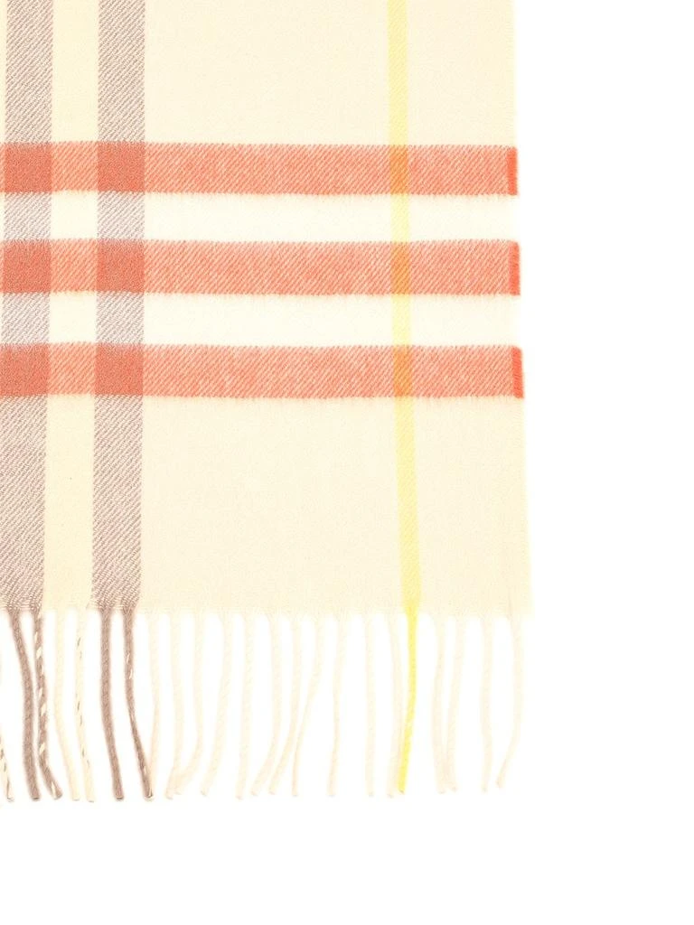 商品Burberry|Giant Check Scarves And Foulards Multicolor,价格¥3104,第2张图片详细描述