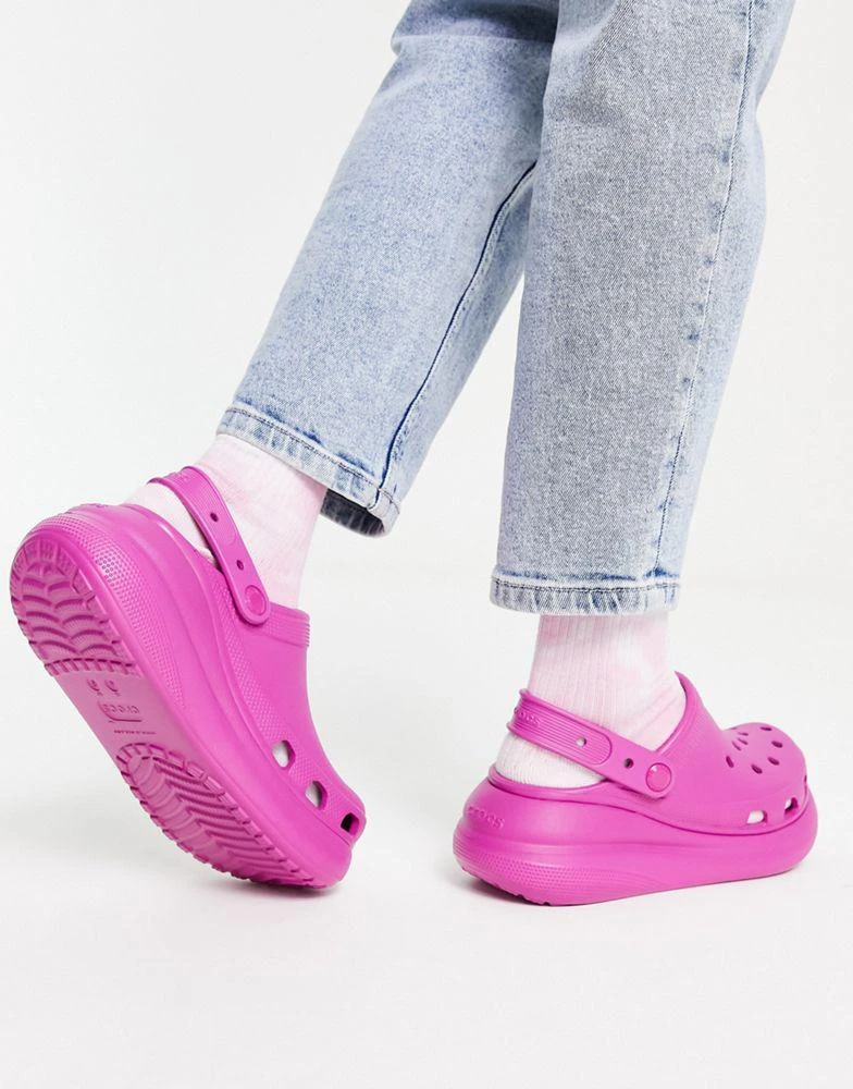 商品Crocs|Crocs classic crush clogs in fuschia fun,价格¥613,第2张图片详细描述