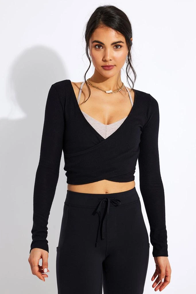 商品Alo|Amelia Luxe Long Sleeve Crop - Black,价格¥745,第1张图片