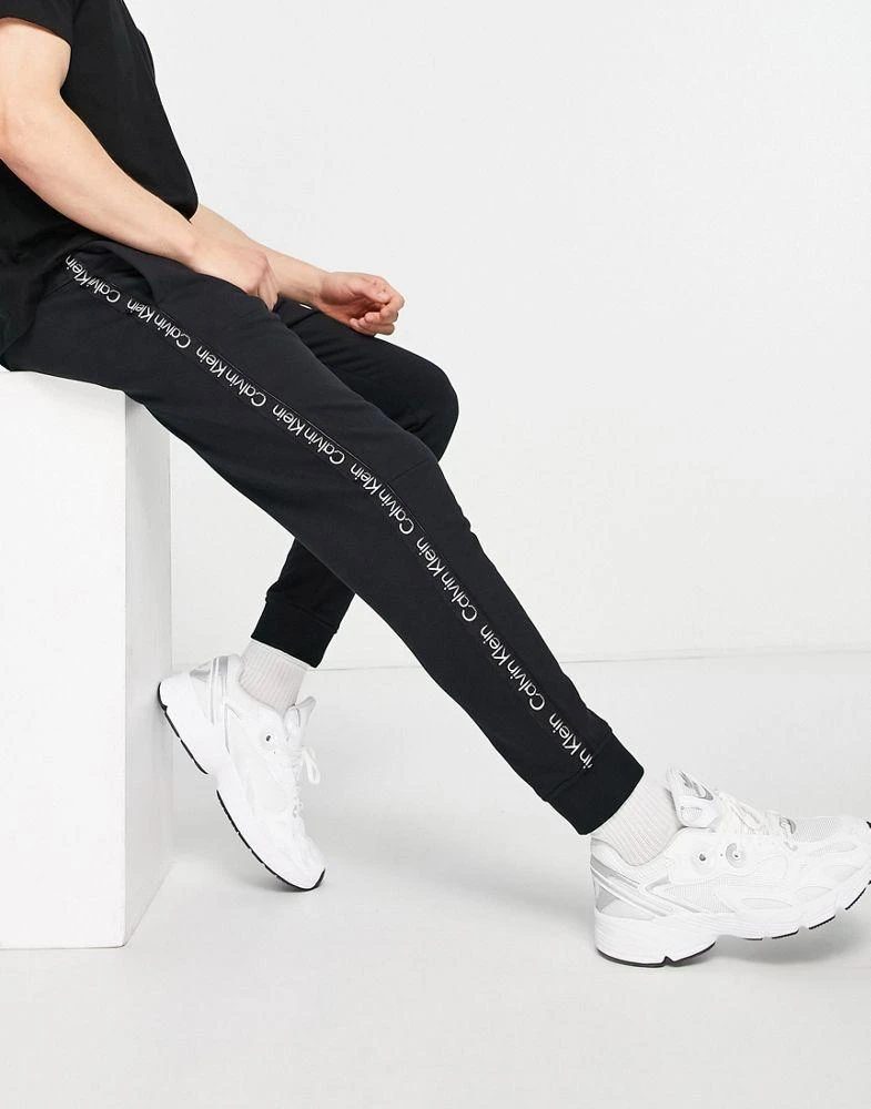 商品Calvin Klein|Calvin Klein Performance taping joggers in black,价格¥601,第1张图片