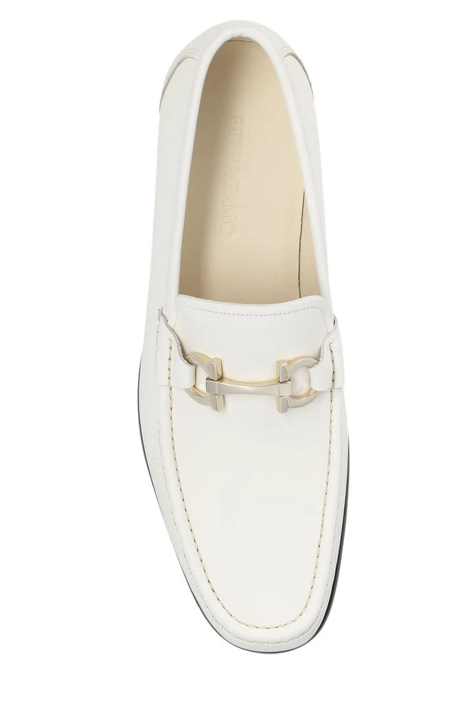 商品Salvatore Ferragamo|Salvatore Ferragamo Gancini-Plaque Slip-On Loafers,价格¥4080,第4张图片详细描述