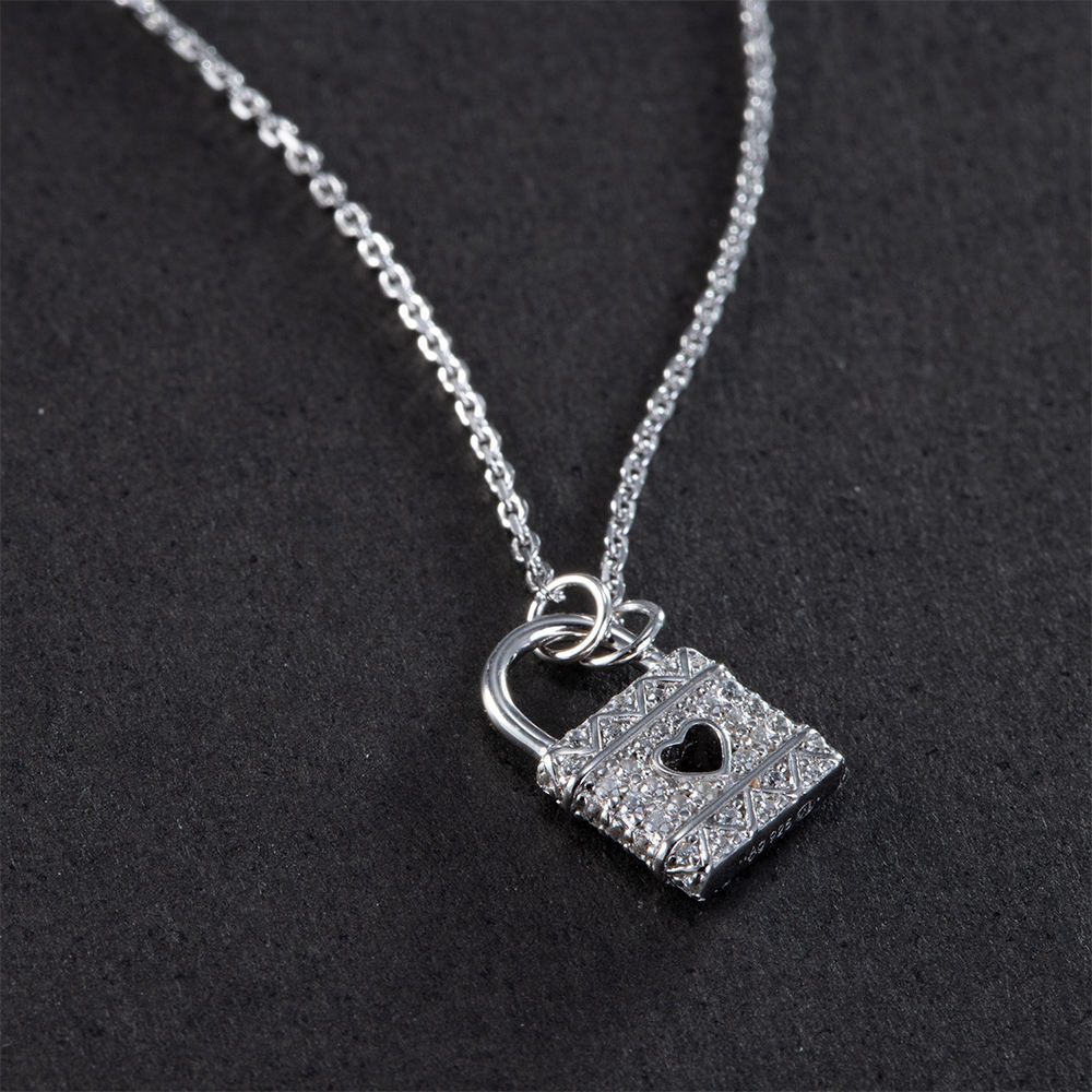 APM MONACO FUN CRAZY LOVE III系列 锁扣925银镶锆石女士项链  AC5992OX商品第4张图片规格展示