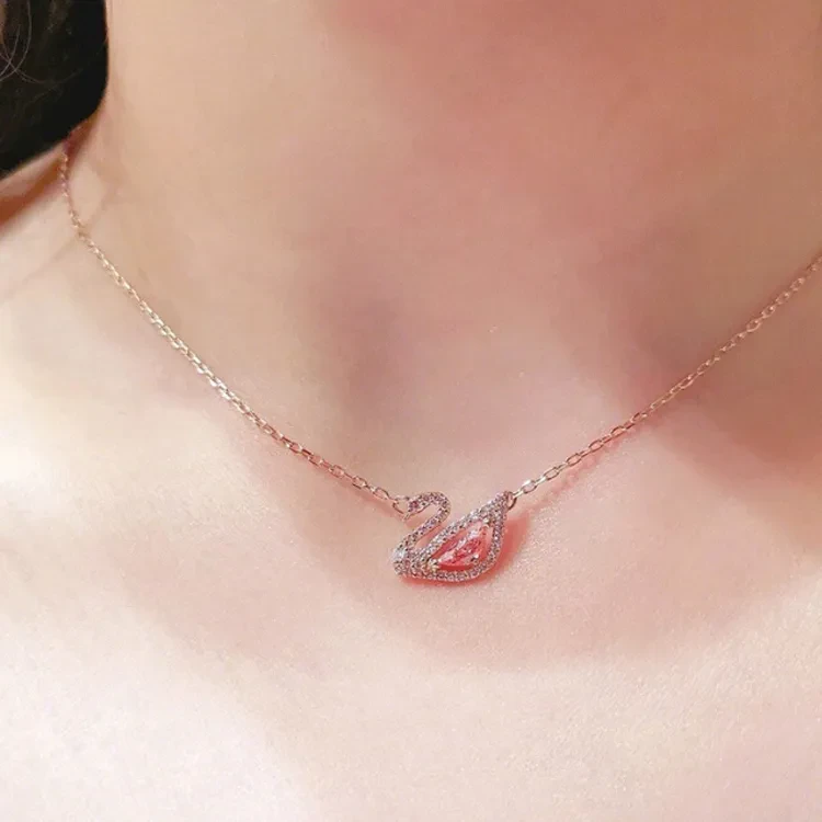 商品[国内直发] Swarovski|施华洛世奇 粉天鹅套装 仿水晶石 项链+手链 女款,价格¥1174,第7张图片详细描述