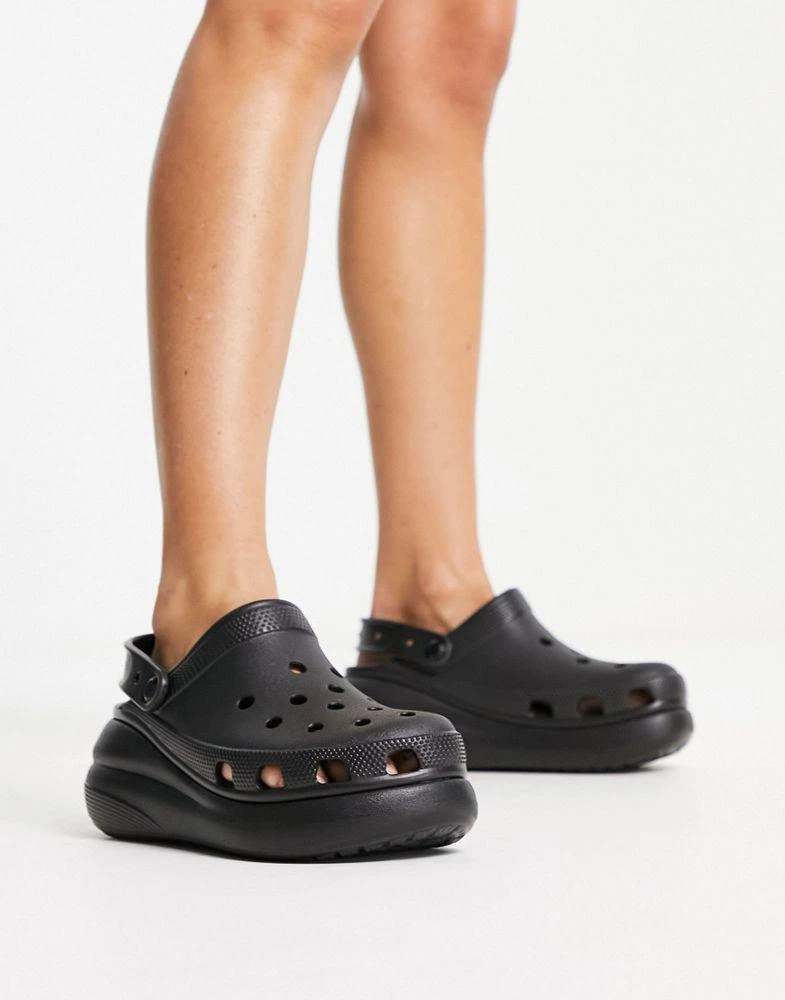 商品Crocs|Crocs classic crush clogs in black,价格¥656,第2张图片详细描述