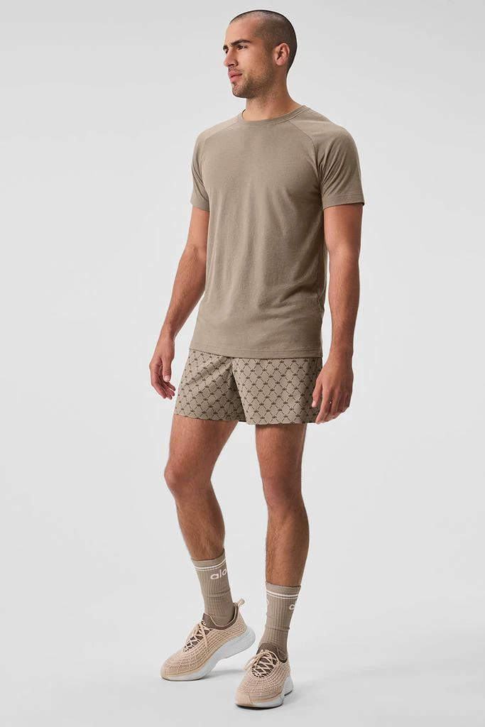 商品Alo|Triumph Raglan Tee - Athletic Heather Grey,价格¥442,第5张图片详细描述