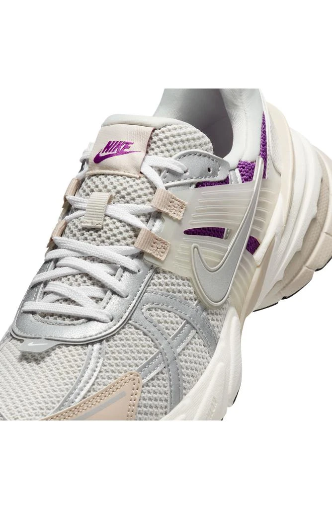 V2K Run Sneaker 商品