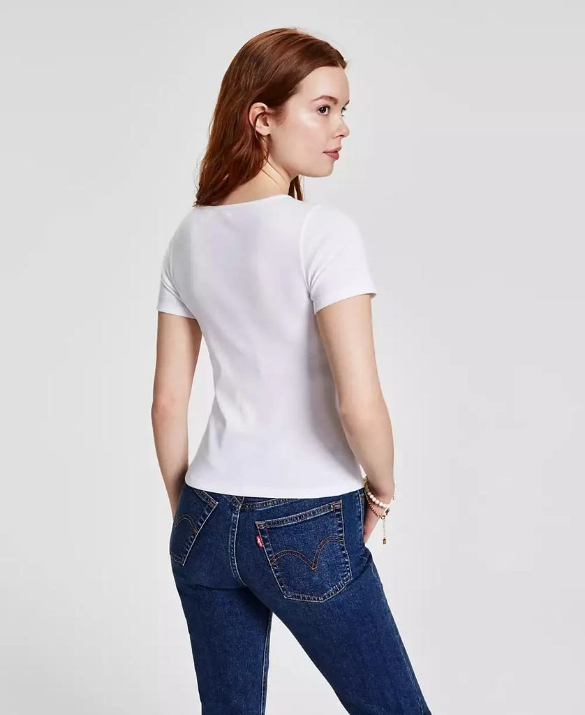 商品Levi's|Women's Slim Fit Honey Ribbed Logo T-Shirt,价格¥107,第2张图片详细描述