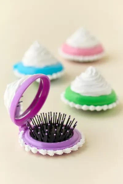 商品Pretty Shitty Cakes|Pretty Shitty Cakes UO Exclusive Compact Mirror,价格¥225,第4张图片详细描述